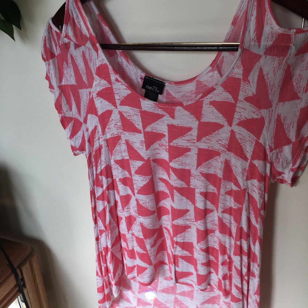 Cute cold shoulder top!!